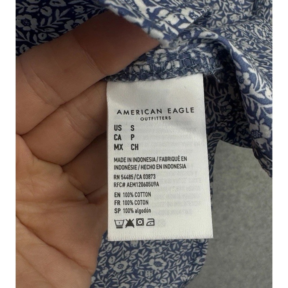 American Eagle NWT 100% Cotton Blue White Floral Print Button-Up Shirt Small - Picture 6 of 16